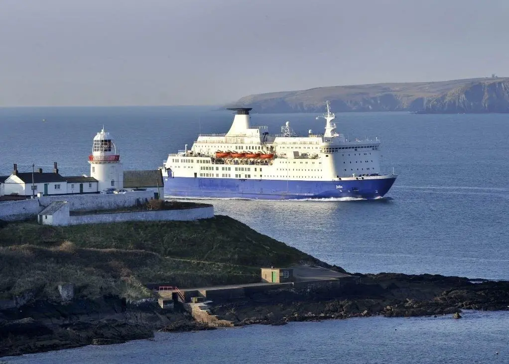Fastnet Line's flagship vessel MS Julia will be fitted with Sealink VSAT.