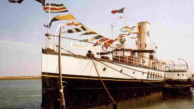 The first fully riveted hull to be constructed in the UK for over 50 years is being built for the restoration of the Medway Queen.