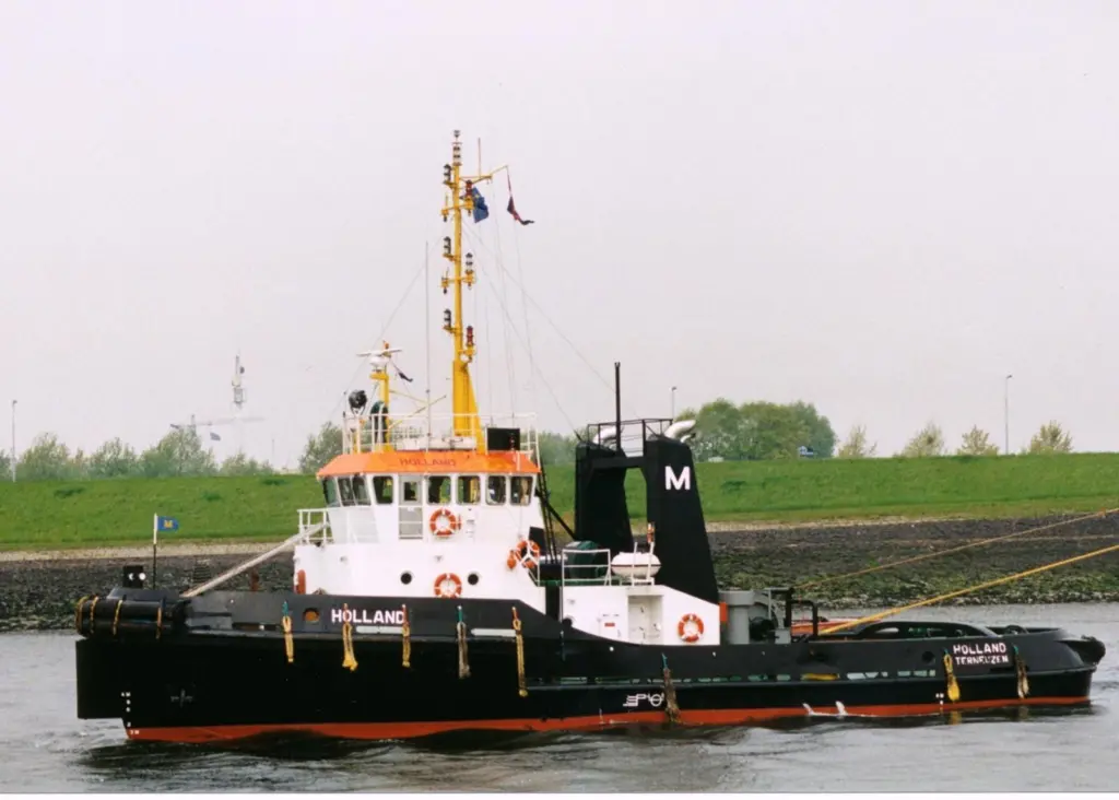 The conventional twin screw tug 'Holland' was sold to Russia.