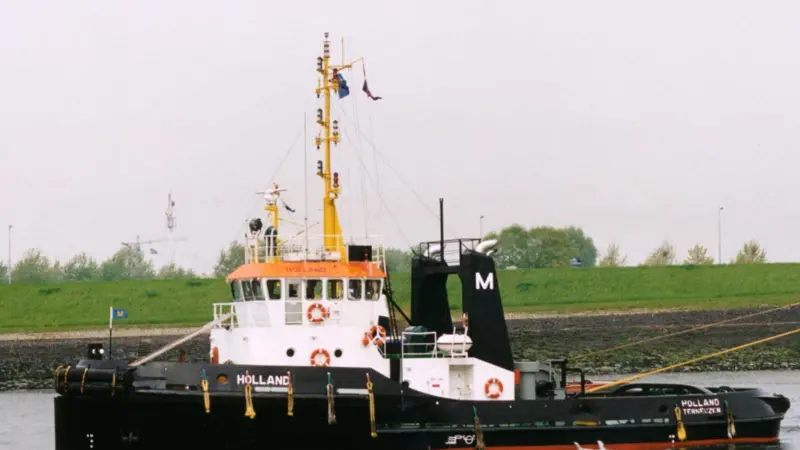 The conventional twin screw tug 'Holland' was sold to Russia.