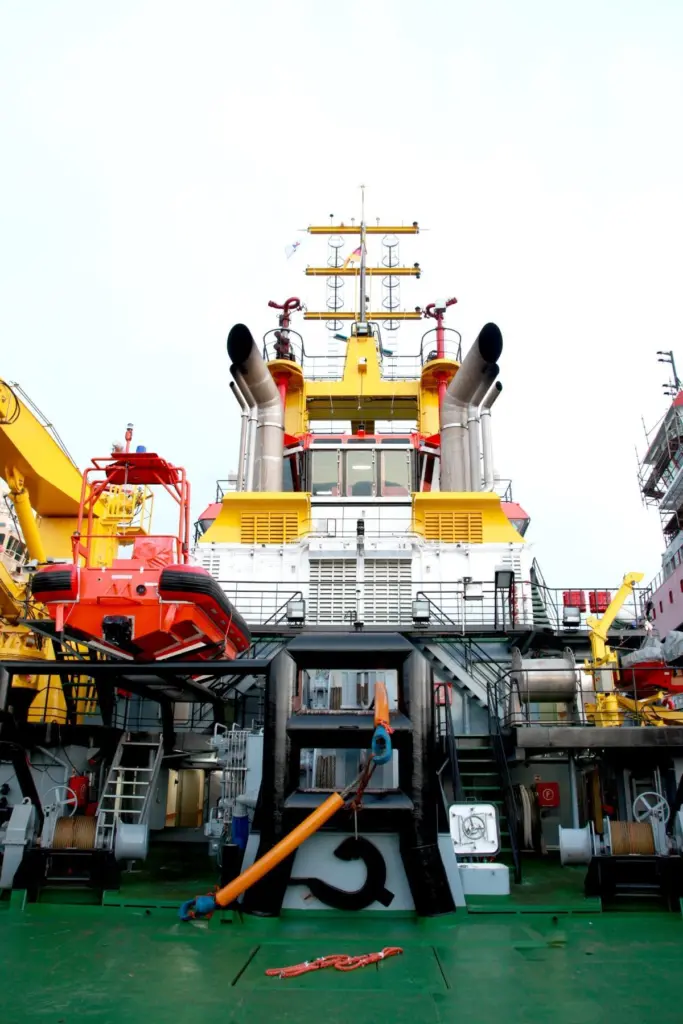 The towing winches are flanked by tugger winches and storage reels for spare wires.