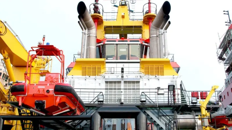The towing winches are flanked by tugger winches and storage reels for spare wires.
