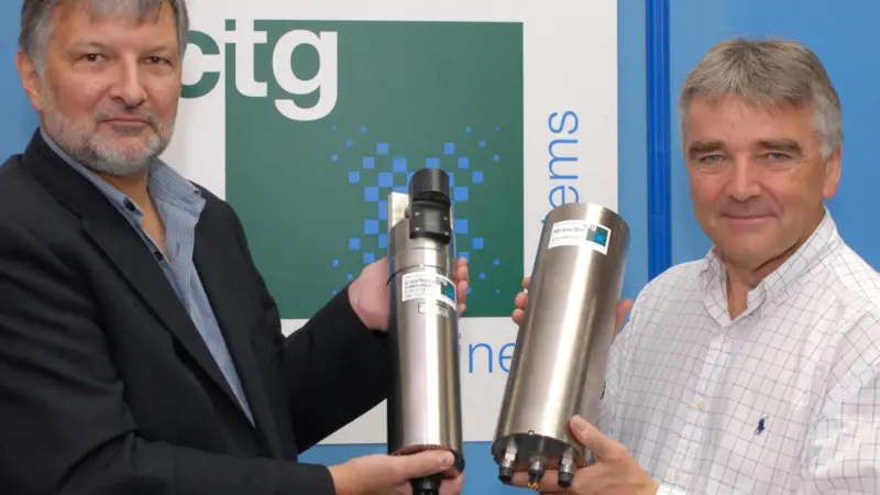 Richard Burt holds the UV AQUAtracka while Dr Brian Phillip holds the FASTtracka.