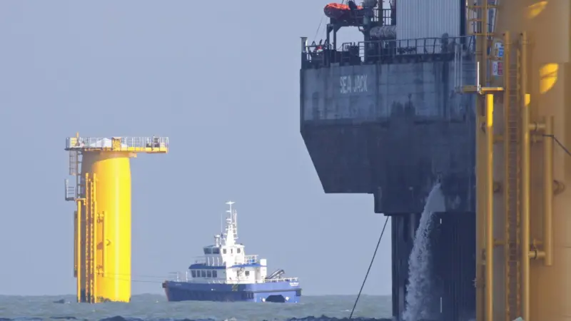 Future Round 3 wind farms will see large scale developments up to 300km offshore, with operators facing the problem of personnel transfer in more hostile conditions. Photo by Peter Barker