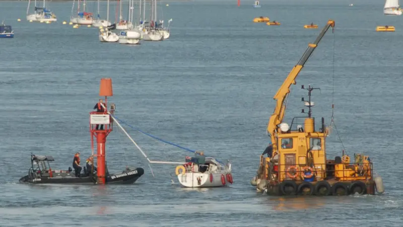 The yacht is rescued very quickly following its collision with the navigation mark. Photo by Graham Dubber