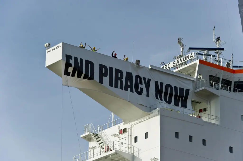 A coalition of organisations representing the majority of the world’s ships and ships’ crews delivered 930, 406 signatures to the International Maritime Organisation in London as part of an ongoing world campaign against piracy.