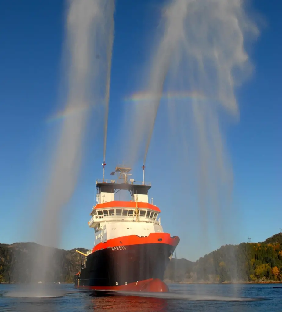 Two fire fighting monitors are located on 15m telescopic mountings (courtesy Peter Andryszak)