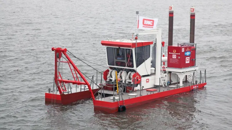 An IHC Beaver 40 was the test bed on which a hydrogen fuel cell generator powered the electrical equipment.