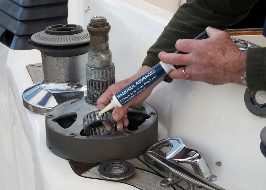 Romonol Advanced can be used on winches, seacocks, deck gear, blocks, bearings, hinges and other marine equipment.