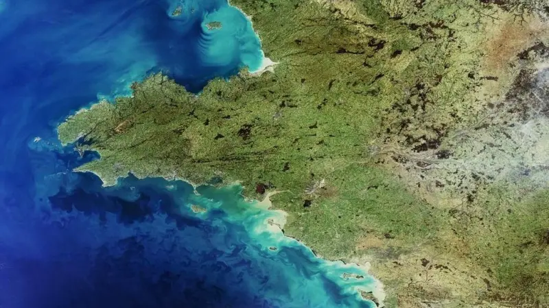 The French coast holds significant potential for offshore wind farm installation.