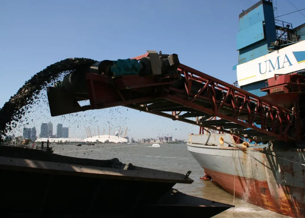 ‘Facts About Building with Nature’ introduces a new approach to planning, designing and operating dredging and maritime infrastructure projects.