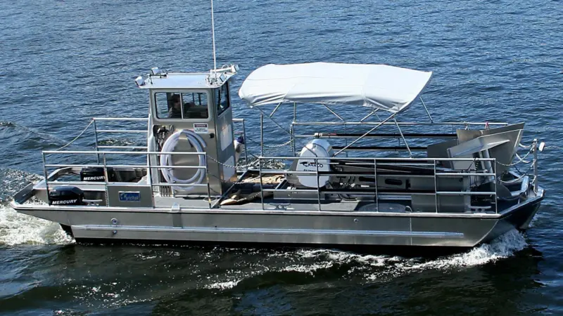 The Kvichak 30’ rapid response skimmer is a shallow water capable, near shore skimming vessel, well suited for use on oil spills in waterways, bays, and harbours.