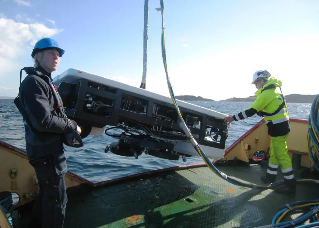 CleanHull uses a brushless technology deployed with an ROV from a service boat to clean underwater services.