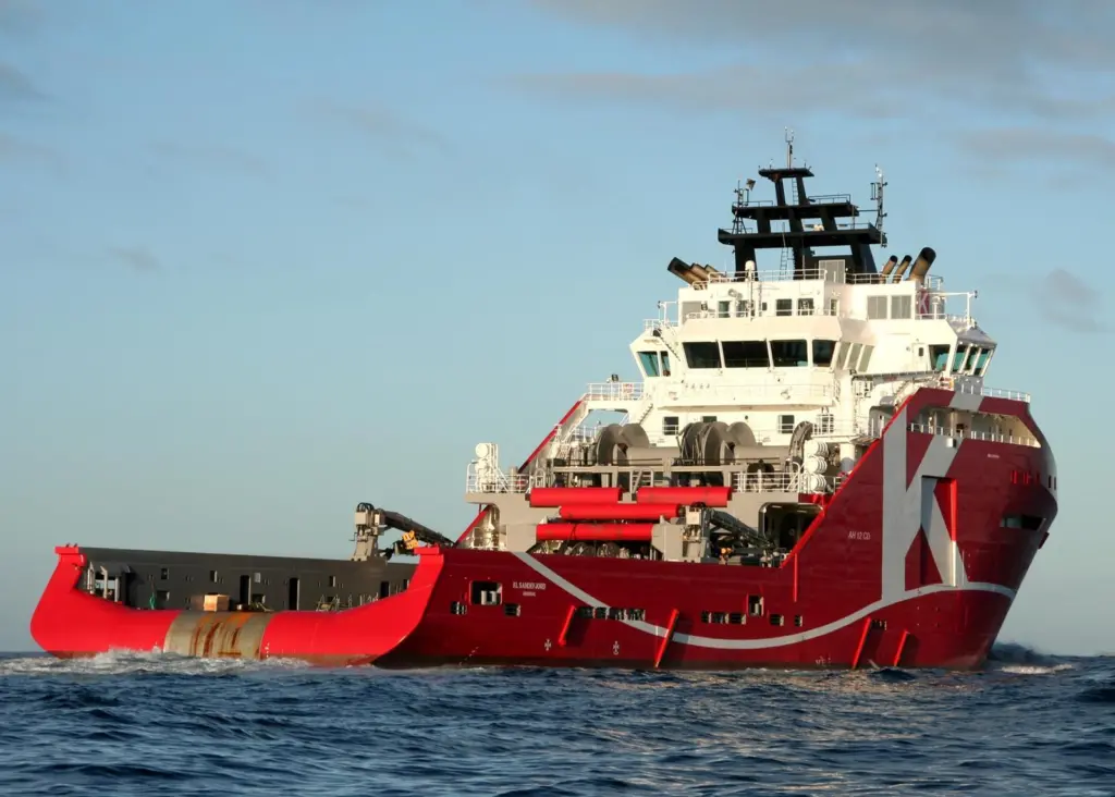 With its massive bollard pull, ‘KL Sandefjord’ requires an impressive outfit of winches and anchor handling equipment. (photos courtesy Jan Plug)
