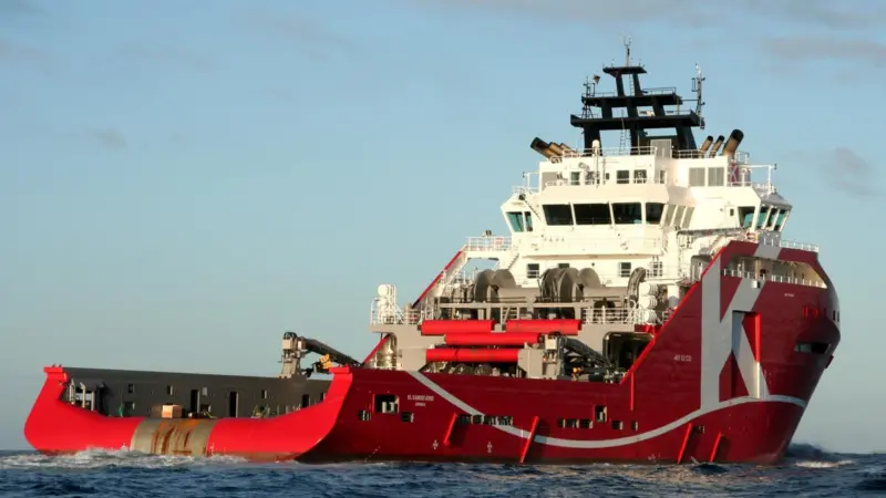 With its massive bollard pull, ‘KL Sandefjord’ requires an impressive outfit of winches and anchor handling equipment. (photos courtesy Jan Plug)