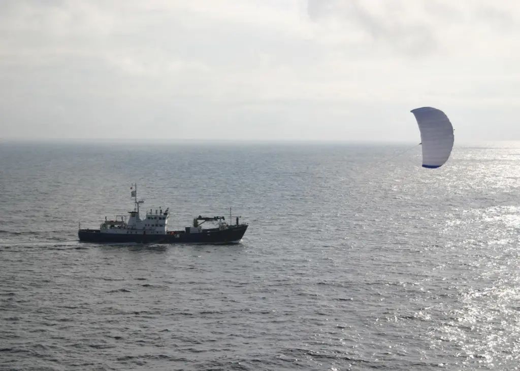 The kite functions at a height of between 100m to 420m and flies in a figure of eight formation.