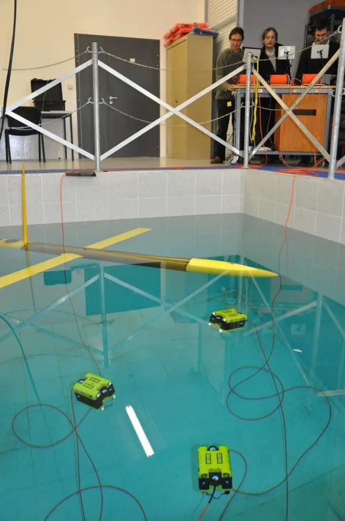 AC-ROVs for the research institute ENSTA-BRETAGNE have been modified to enable target inspection as a PC controlled coordinated group, rather than separate pilot controlled individuals.