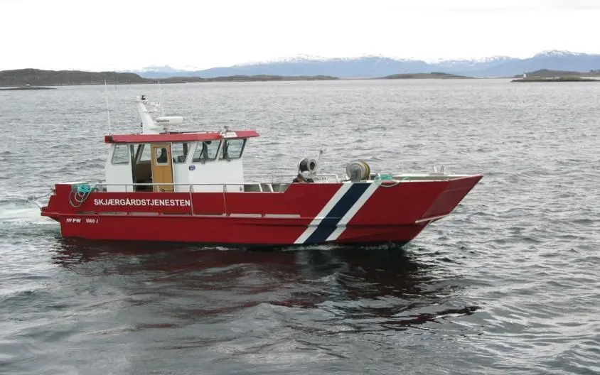 The ProWork workboat Lister , in service with Farsund Municipality, is being used for utility service work within the archipelago in Southern Norway.