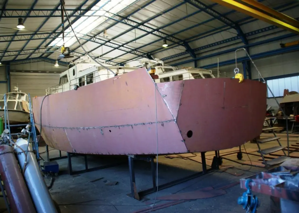 The newbuld research vessel takes shape at the Barther Shipyard.