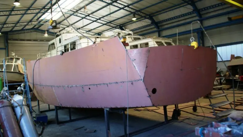 The newbuld research vessel takes shape at the Barther Shipyard.