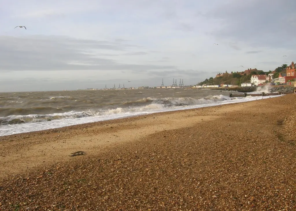 Mott MacDonald is designing groynes for the Felixstowe project.