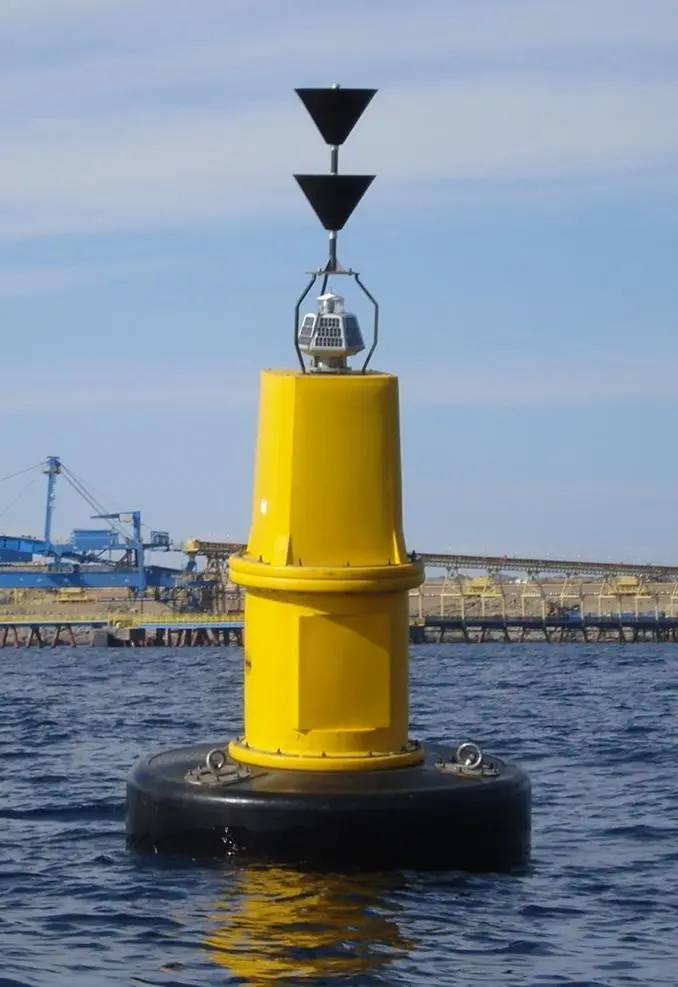 The SB-285 and SolaMax buoy are marking Abu Dhabi’s channel to Mussafah Industrial City.
