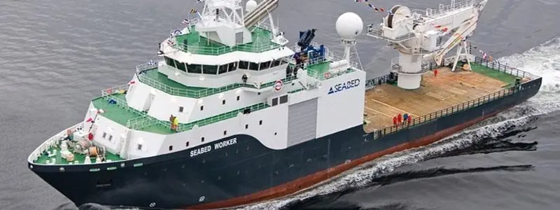 Dynex Warp rope was used over several months on the MV Seabed Worker in a salvage operation to rescue valuable cargo from a sunken ship.