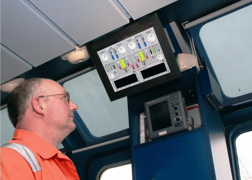 The Enginei bridge display enables tug masters to be continuously aware of their fuel consumption.