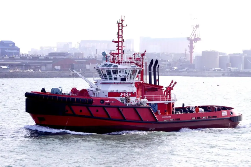 Mojaweb is one of the few terminal tugs equipped to Fire Fighting II standards.