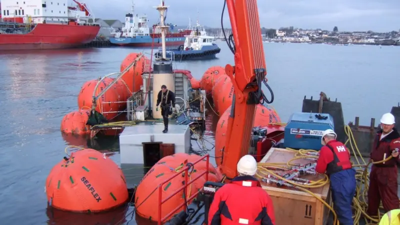 The Yarmouth Navigator was blocking a berth so Falmouth Divers had to make it safe and then remove it.