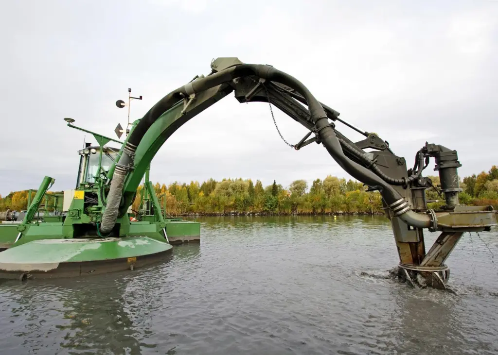 The Watermaster can undertake both suction dredging and backhoe dredging, whilst also having the capability to perform pile driving works.