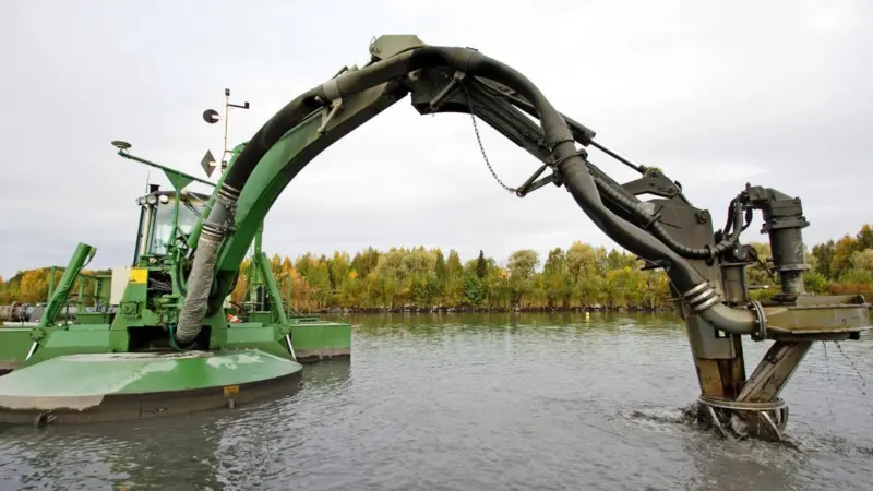 The Watermaster can undertake both suction dredging and backhoe dredging, whilst also having the capability to perform pile driving works.