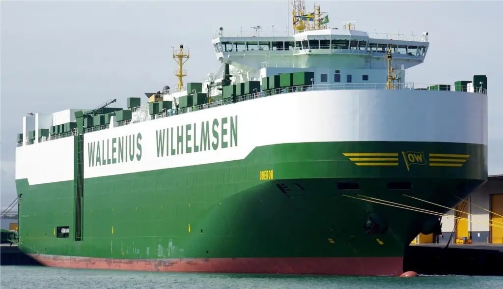 The Large Car Truck Carrier ‘Oberon’ has 50 Solasafe roller screens installed at the wheelhouse windows to protect personnel.