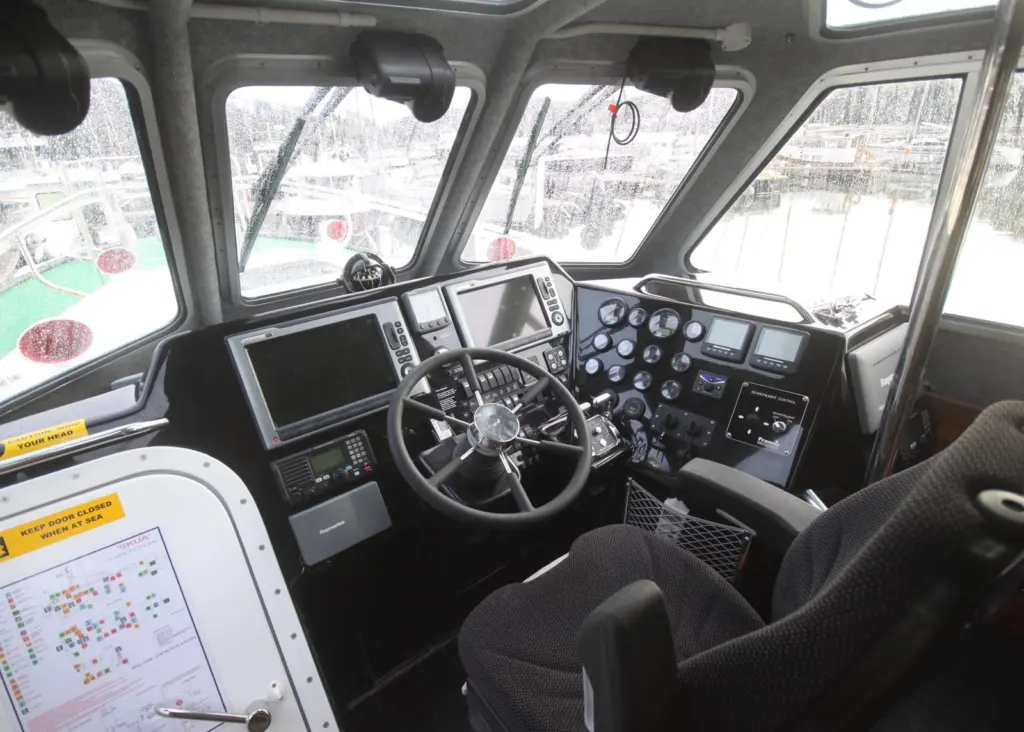 The ‘wrap around’ helm console gives the helmsman excellent command of the vessel.