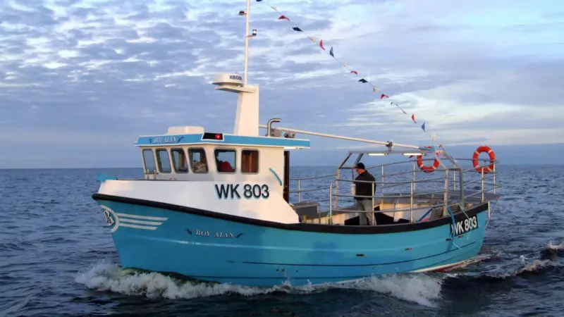 The engine of Boy Alan was factory de-rated from its standard 190 hp at 2,100 rpm to an even more economical and stress free 160 hp at 1,850 rpm.