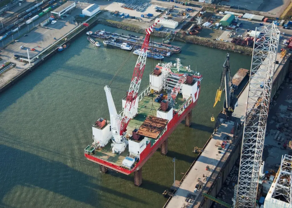 The new 600 m/t pedestal crane has been handed over to Centrica Renewable Energy Ltd and MPI Offshore Limited.
