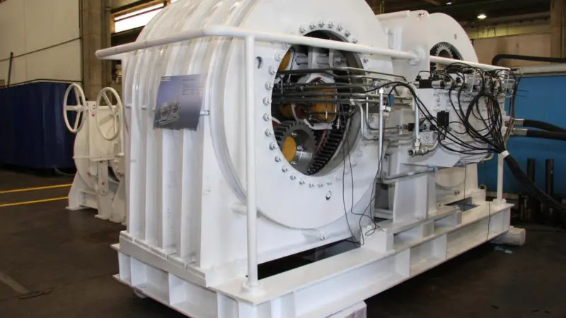 The vessel’s oceanographic winches, designed and manufactured by Ibercisa, include one deep sea winch that works in constant tension with a traction unit.