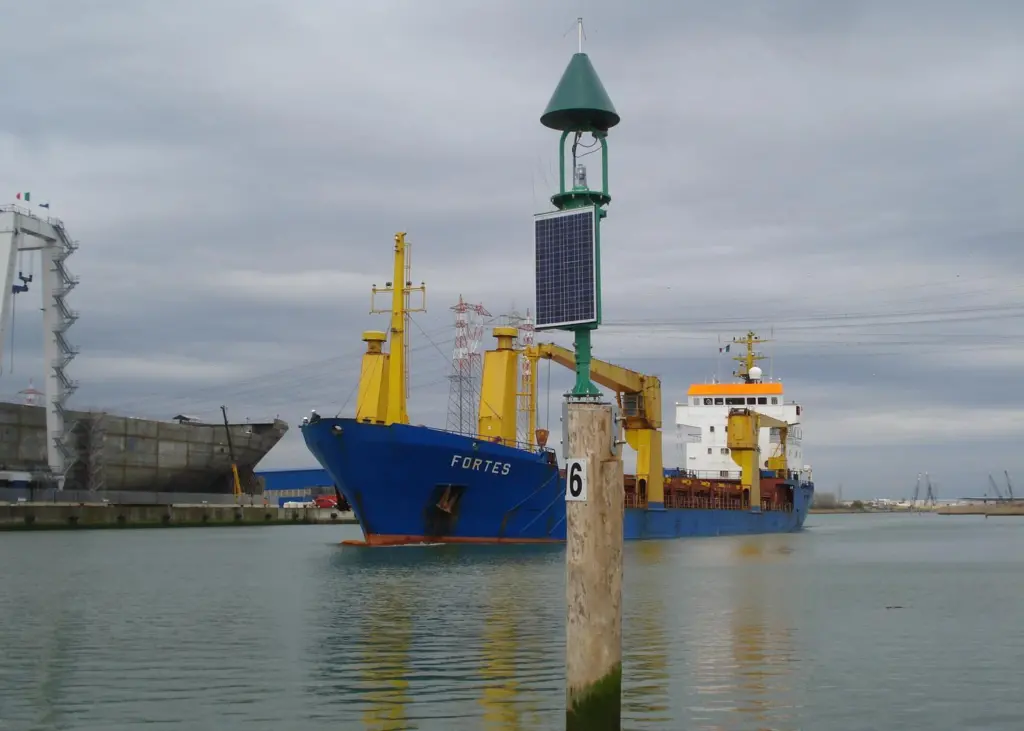 Resinex signals place the emphasis on safe navigation and reduced environmental impact on Aussa Corno river and the Marano Lagoon.