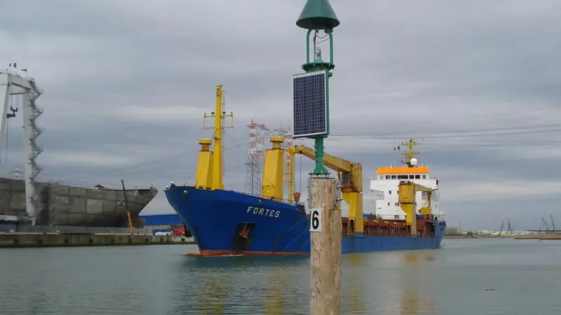 Resinex signals place the emphasis on safe navigation and reduced environmental impact on Aussa Corno river and the Marano Lagoon.