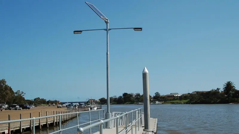 With an LED life of more than 50,000 hours, a galvanised post, vandal resistant battery enclosure and anti-tamper fittings, the area light is virtually maintenance free.