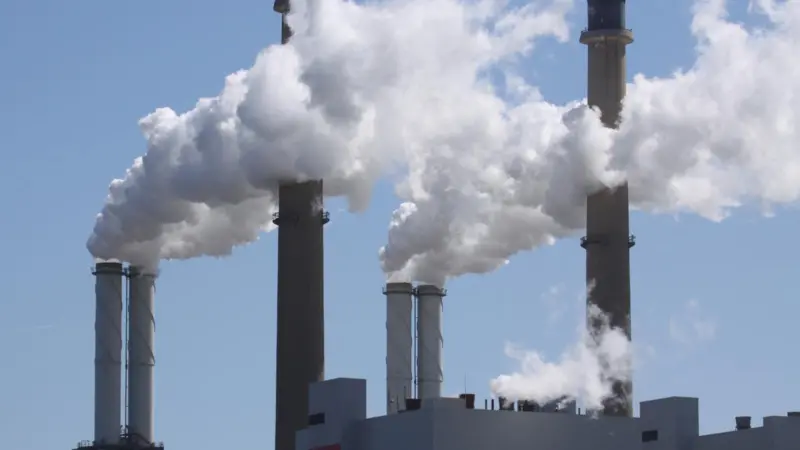 Carbon emission cuts of 50% from 1990 levels by 2027 have been unveiled by the UK government. Photo by Peter Barker
