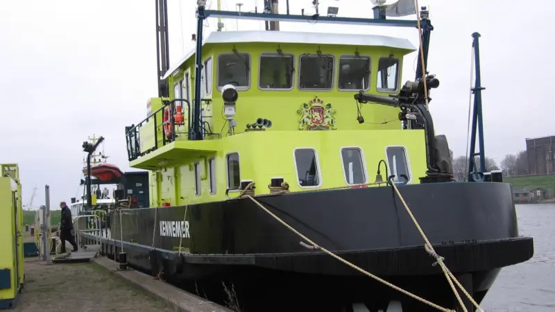 The unpredictable water depths around the West Frisian Islands resulted in a stern tube rethink for the Kennemer.