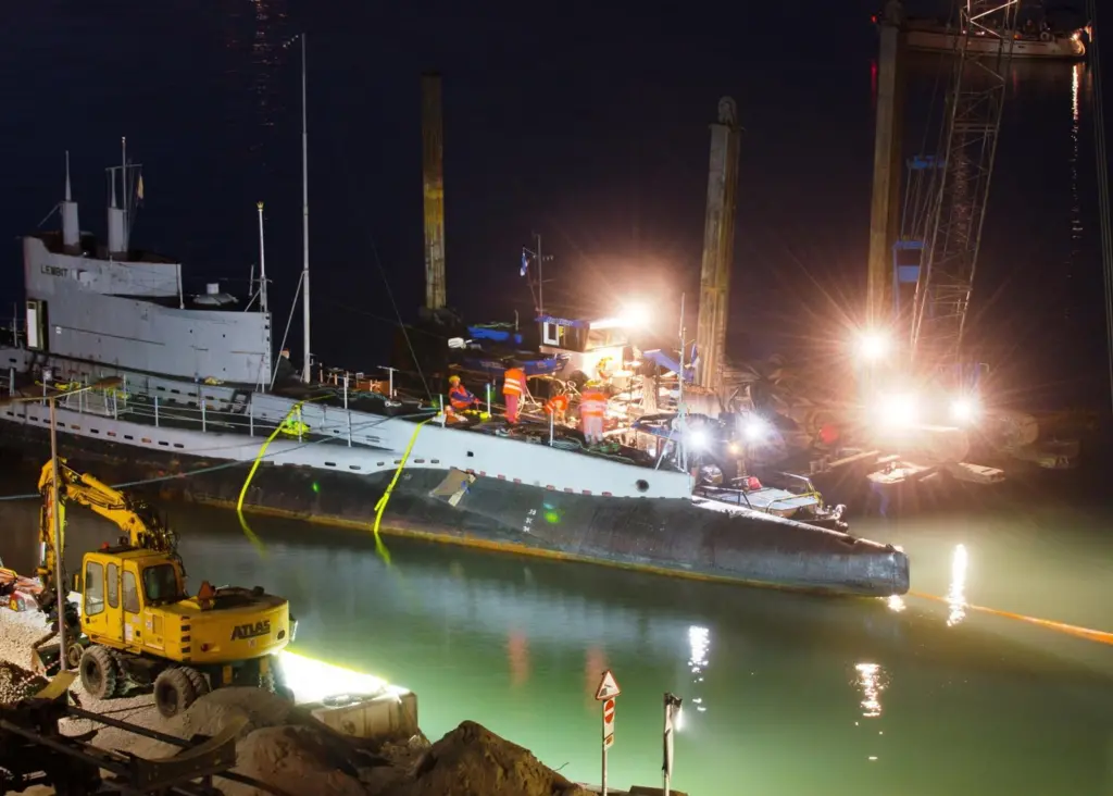 Lembit was hauled to dry land on special air cushions in one of the most complicated water engineering operations ever to be carried out in Estonia.