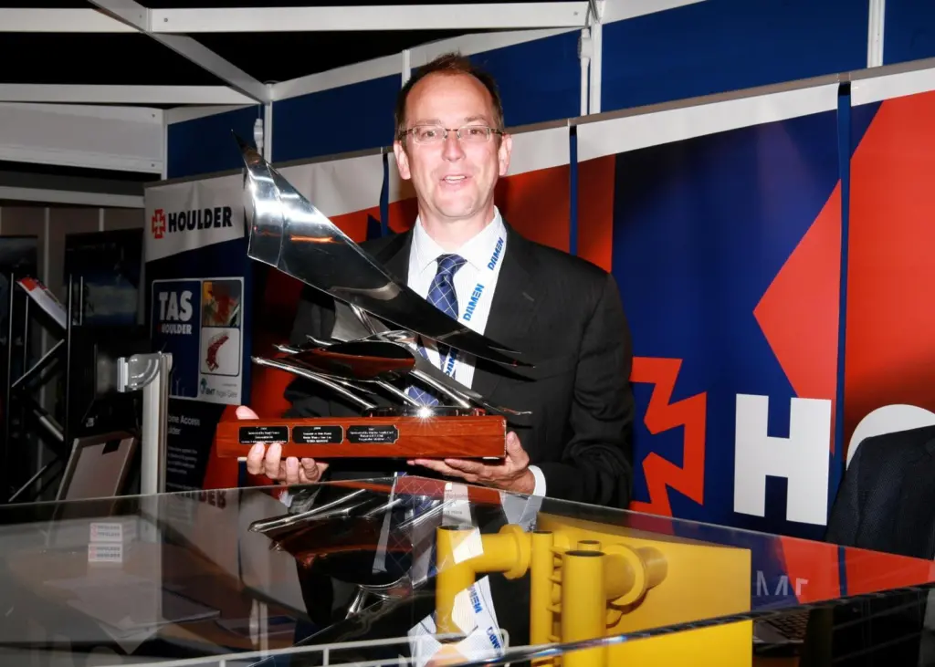 Houlder MD Rupert Hare with the Spirit of Innovation Award, presented at the Seawork 2011 Awards Dinner.