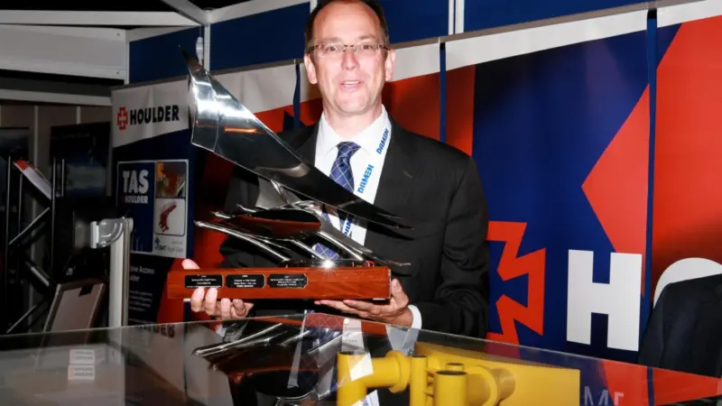 Houlder MD Rupert Hare with the Spirit of Innovation Award, presented at the Seawork 2011 Awards Dinner.