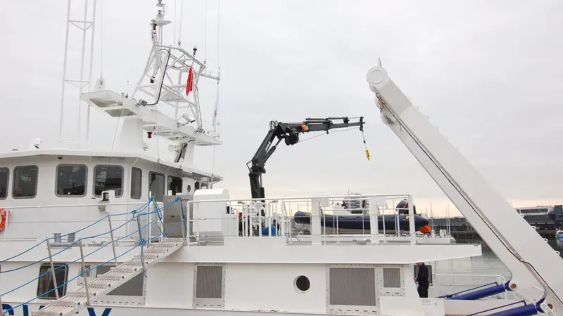 MKG’s powerful 20 m/t radio controlled hydraulic knuckle boom crane will play its part in coastal survey.