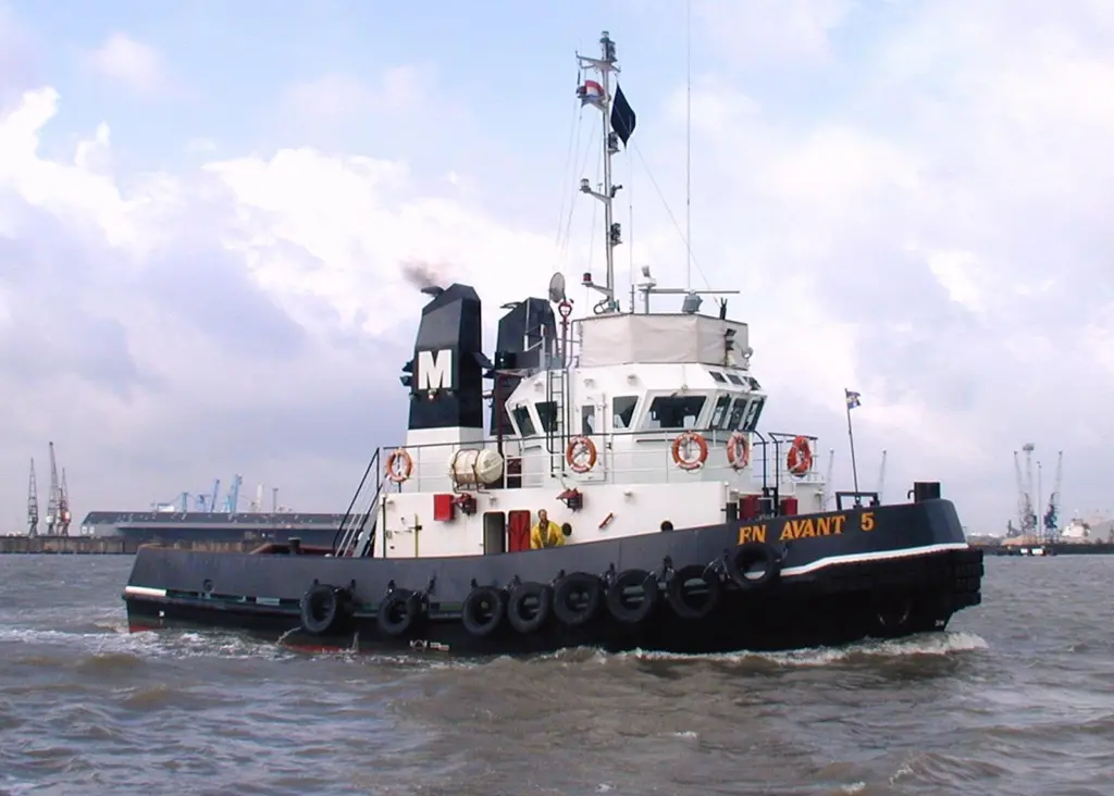 En Avant 5, seen here in the Thames, capsized and sank at Dordrecht.