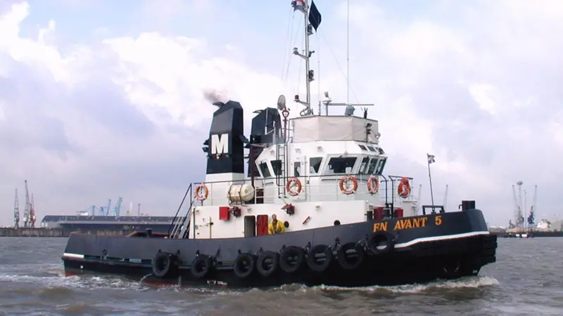 En Avant 5, seen here in the Thames, capsized and sank at Dordrecht.