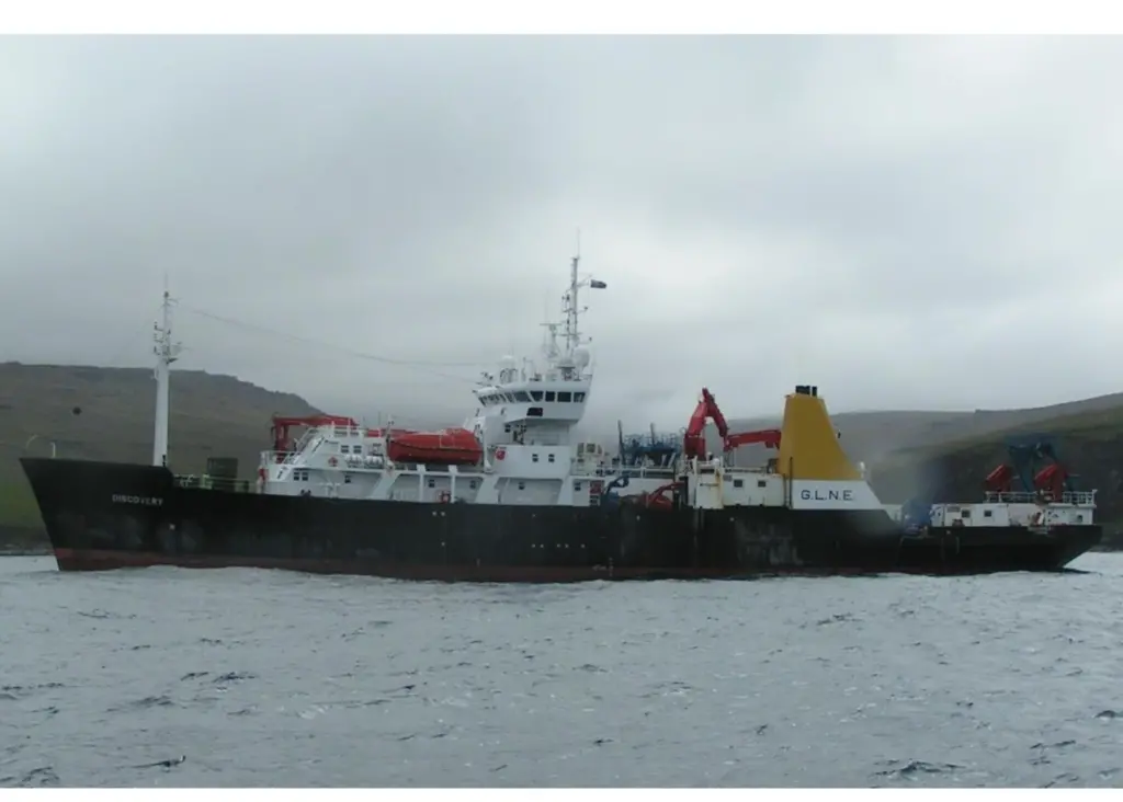 VSAT and broadband on board RSS Discovery enhances the business communications of the vessel and also allows the crew to be much less isolated.