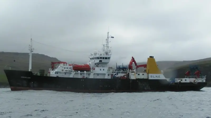 VSAT and broadband on board RSS Discovery enhances the business communications of the vessel and also allows the crew to be much less isolated.